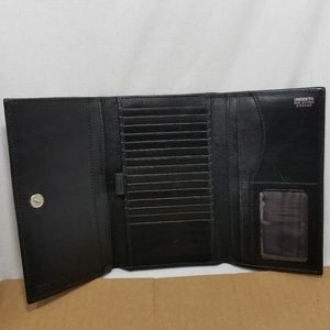 b8,156 Umberto  Leather Trifold